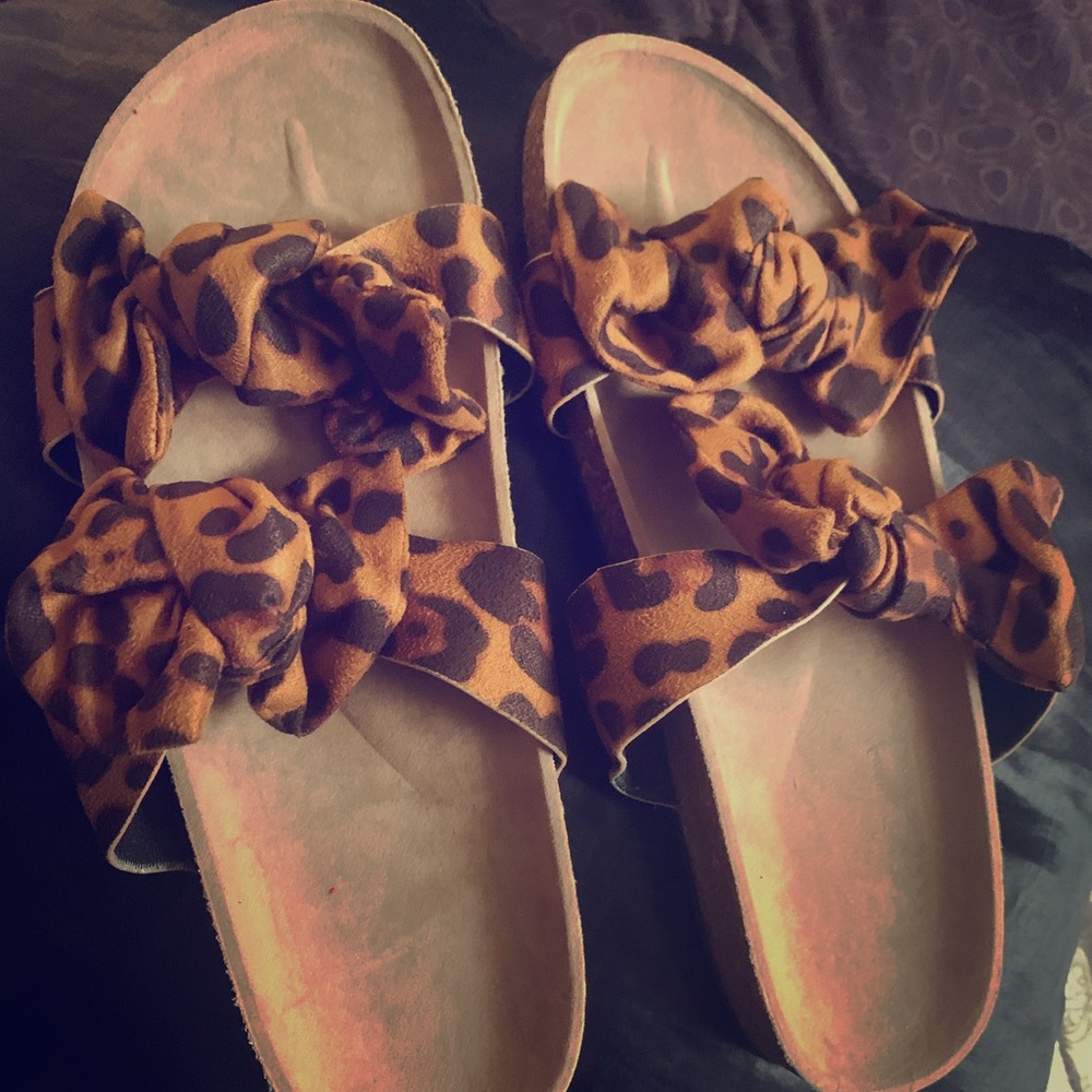 Double bow leopard print sandals